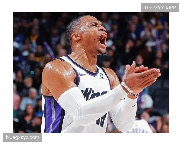 威斯布鲁克突破制造多次助攻，提升球队关键时刻进攻效率